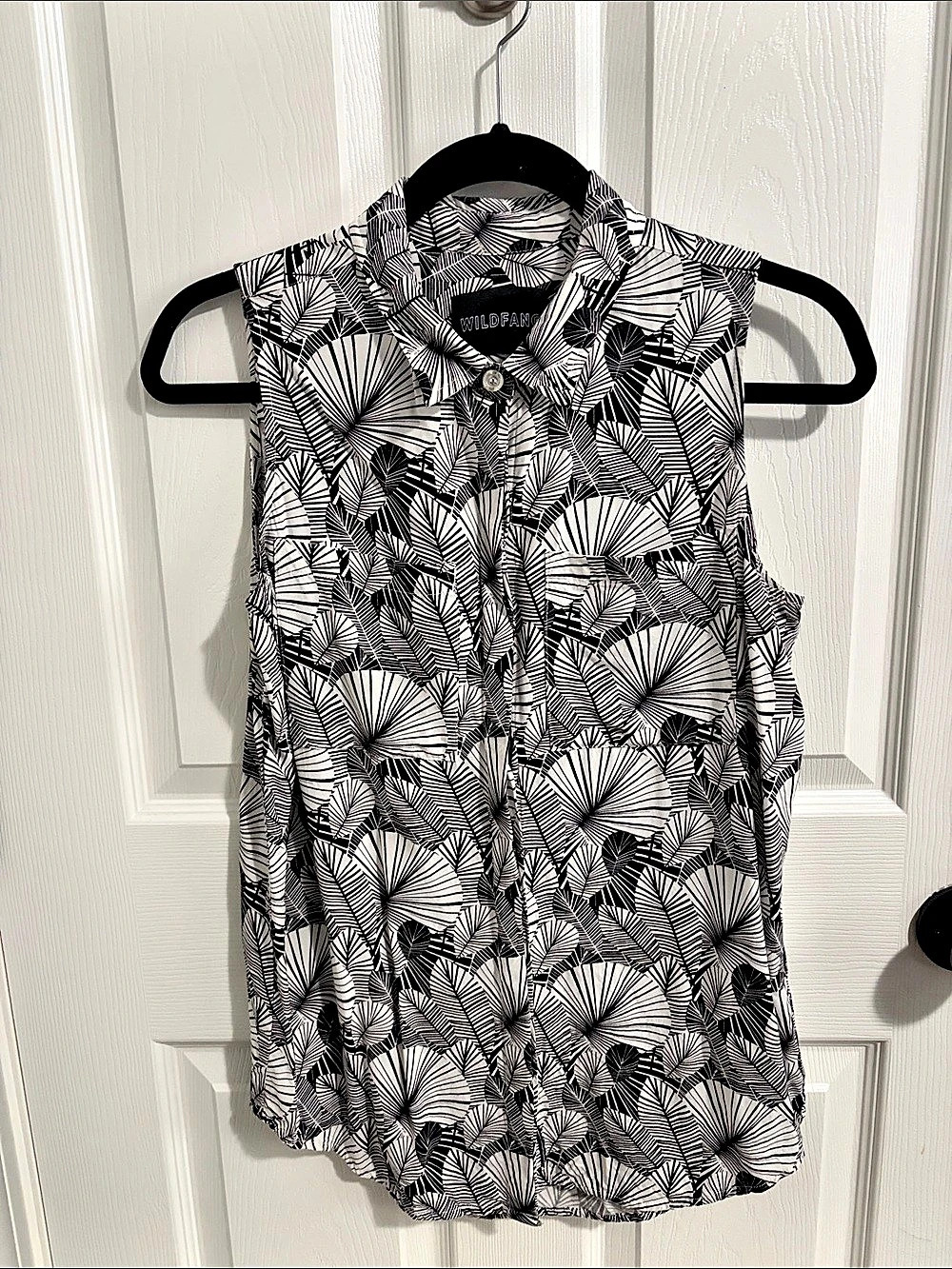 Wildfang Empower Sleeveless Button Up in Black & White Size XS
